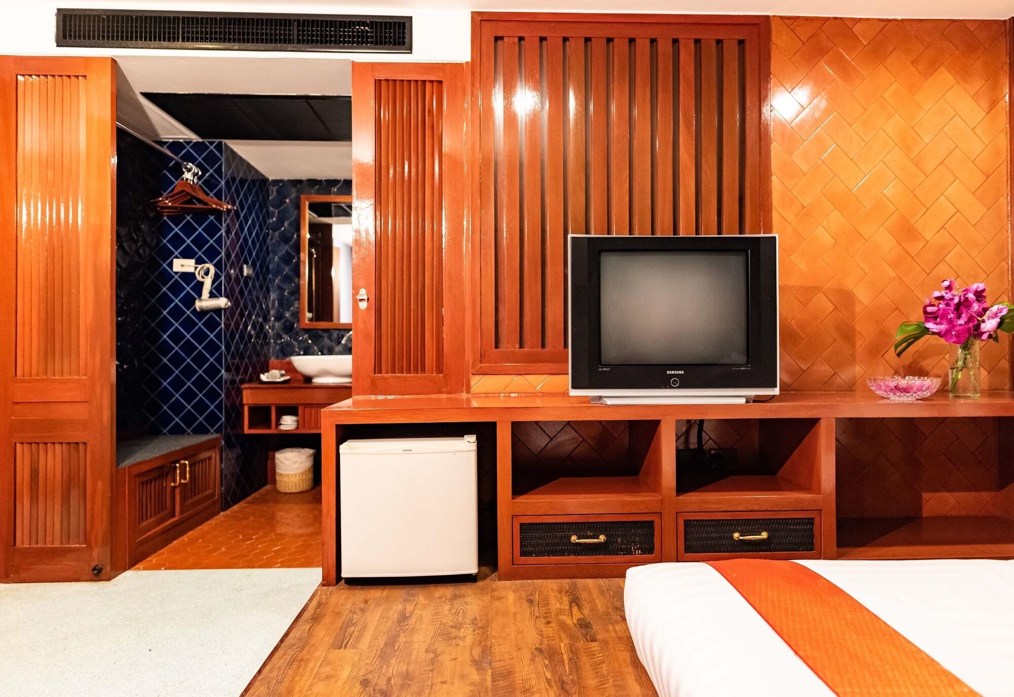 Dang Derm Khaosan Hotel Bangkok Ngoại thất bức ảnh